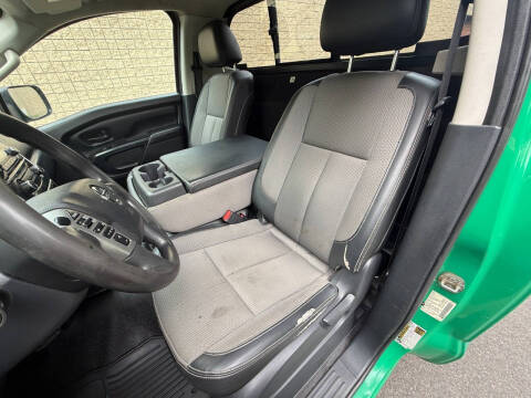 2017 Nissan Titan SV