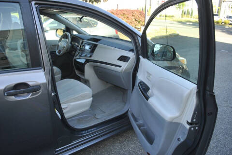 2011 Toyota Sienna Base 7-Passenger