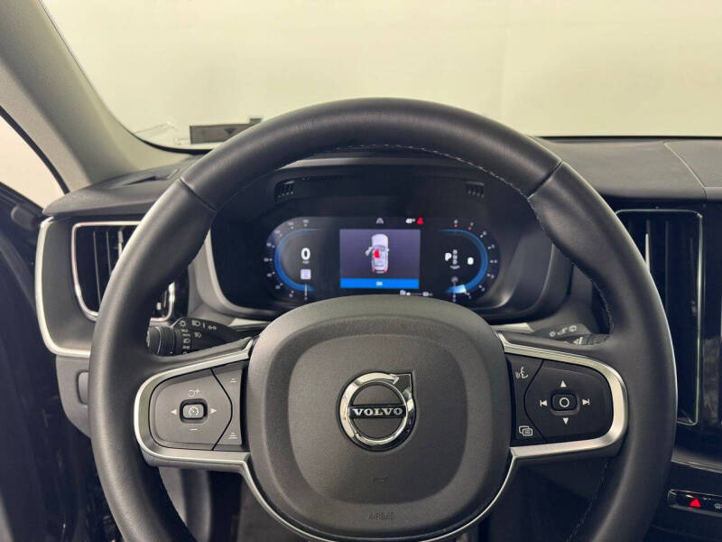 2024 Volvo XC60 B5 Core Dark Theme