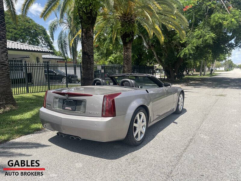 2005 Cadillac XLR