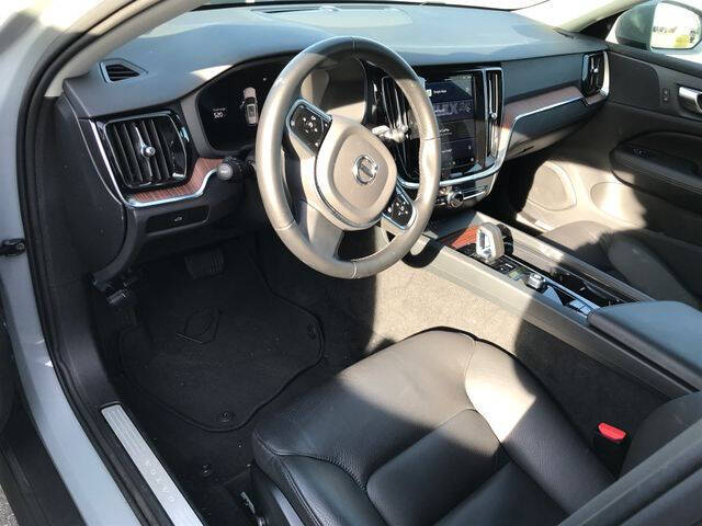 2025 Volvo V60 Cross Country B5 Plus