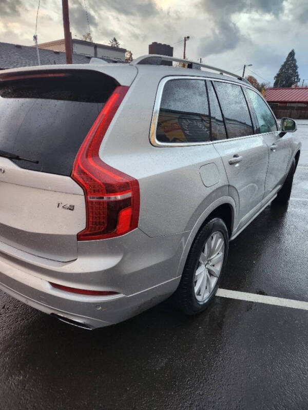 2016 Volvo XC90 T6 Momentum