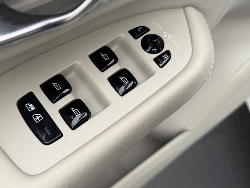 2023 Volvo XC90 Recharge T8 Ultimate Bright Theme 7P