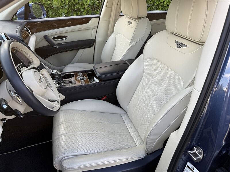 2018 Bentley Bentayga 32