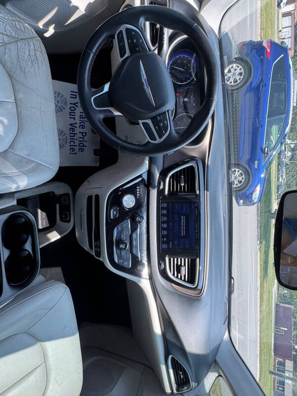 2017 Chrysler Pacifica Touring-L