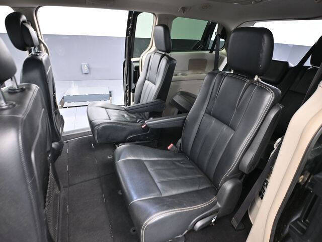 2014 Chrysler Town and Country Touring