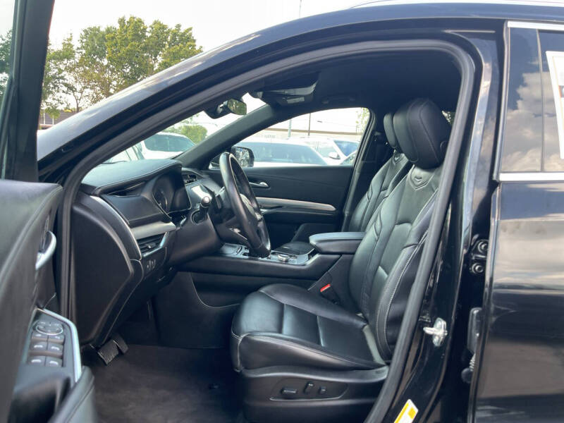 2023 Cadillac XT4 Premium Luxury