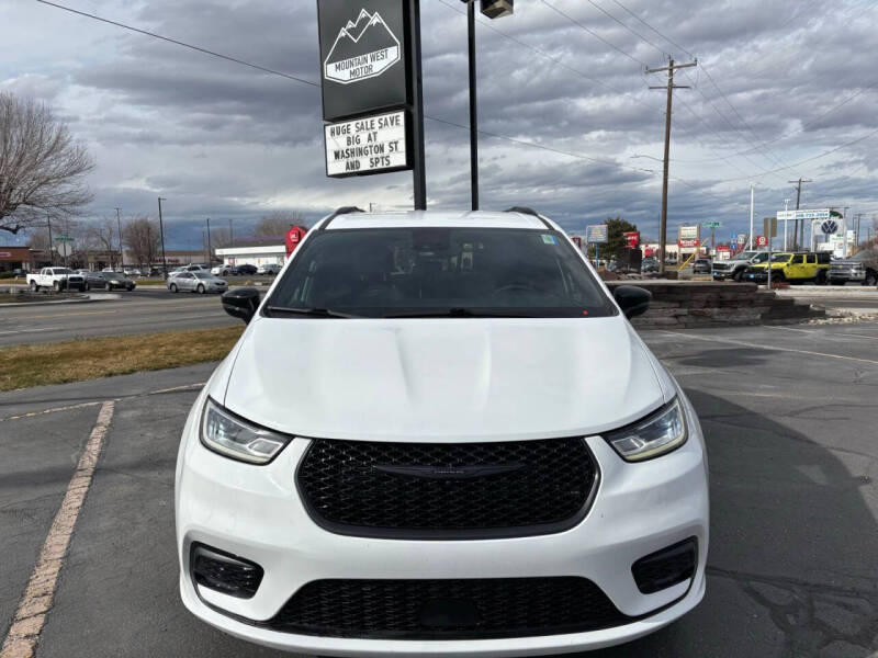 2024 Chrysler Pacifica Touring L