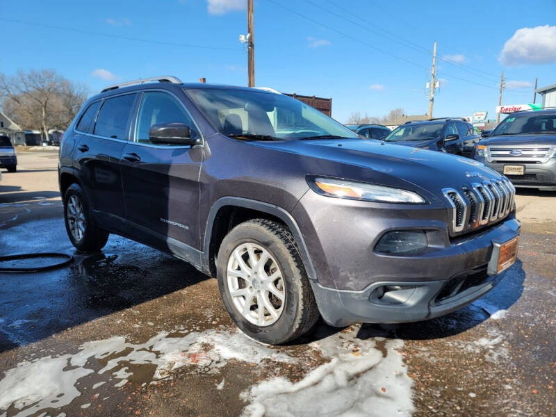 Used 2015 Jeep Cherokee Latitude with VIN 1C4PJMCS0FW756028 for sale in Sioux City, IA