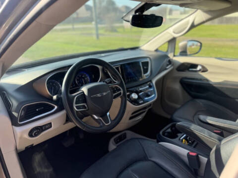 2017 Chrysler Pacifica Touring-L