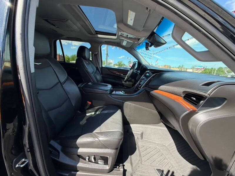 2017 Cadillac Escalade Luxury