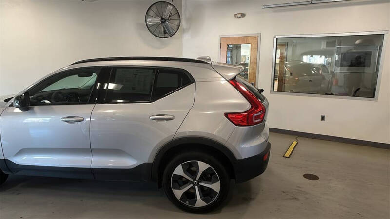 2023 Volvo XC40 B5 Plus Dark Theme