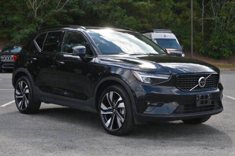 2025 Volvo XC40 B5 Plus Dark Theme