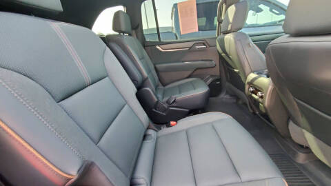 2025 GMC Acadia AT4