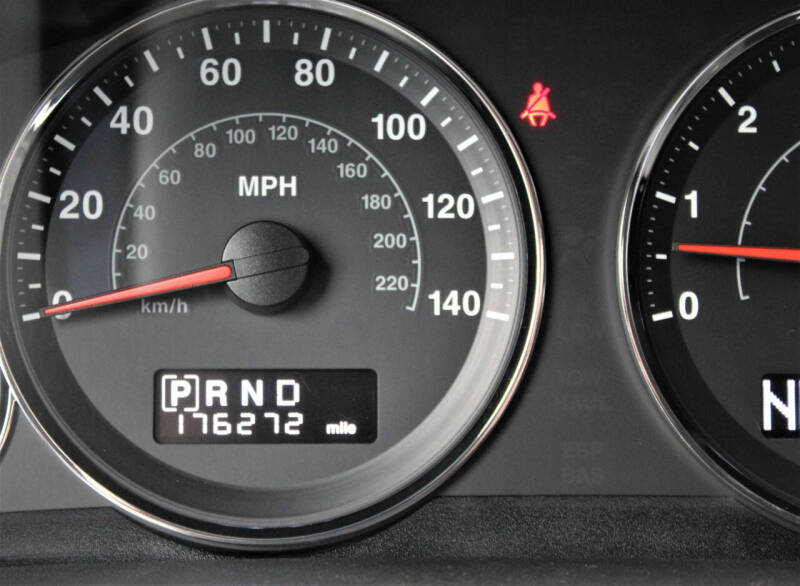 2008 Jeep Commander Sport