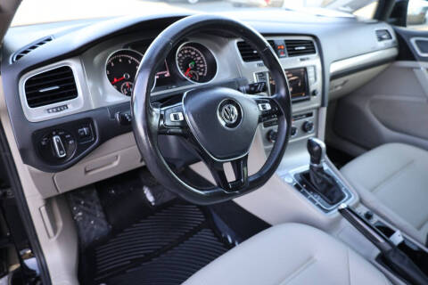 2016 Volkswagen Golf TSI SE