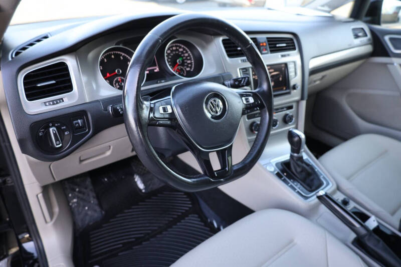 2016 Volkswagen Golf TSI SE