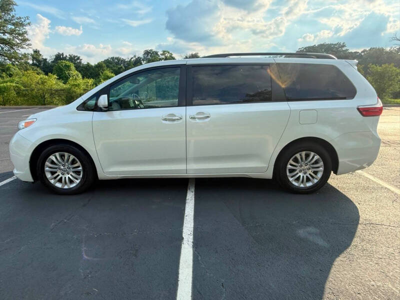 2015 Toyota Sienna XLE Premium 8-Passenger
