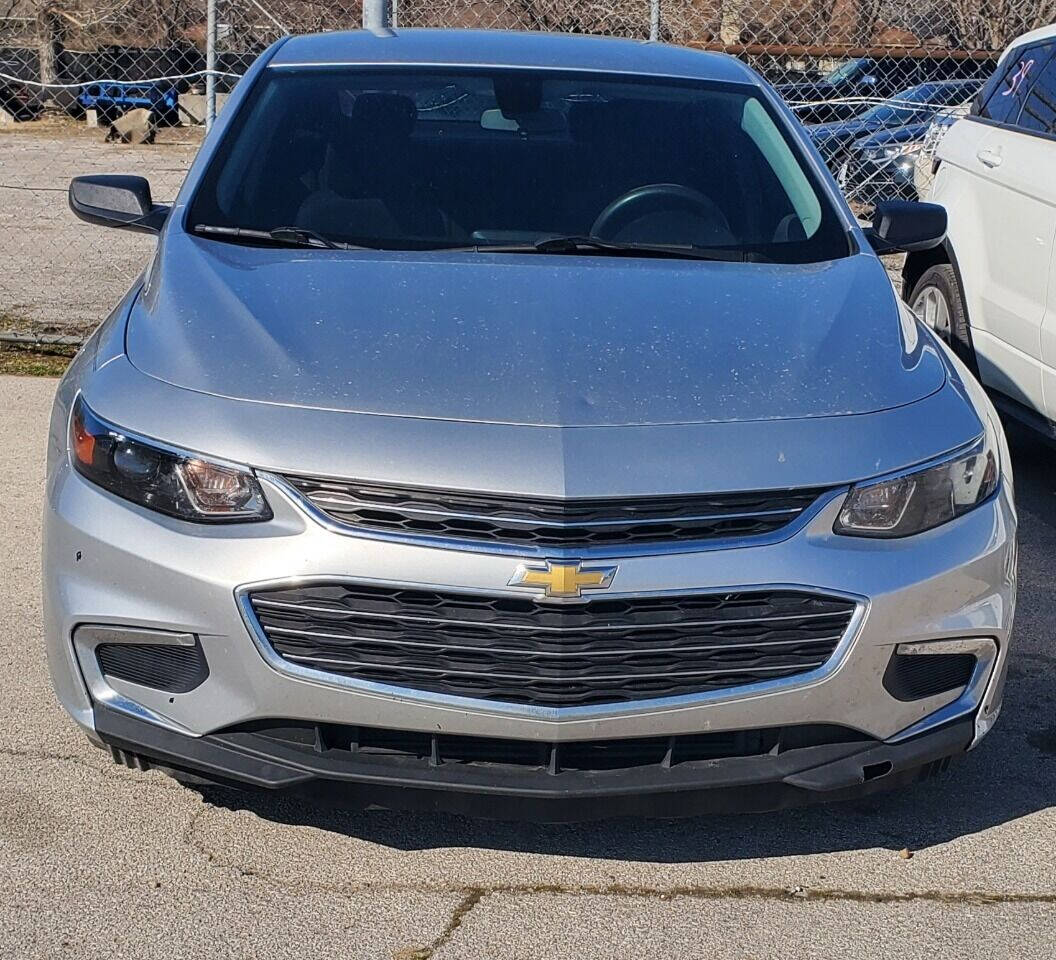 2016 Chevrolet Malibu for sale at DURANGO AUTO CENTER LLC in Tulsa, OK