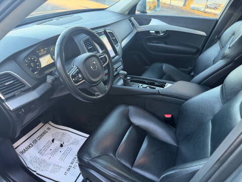 2016 Volvo XC90 T6 Momentum