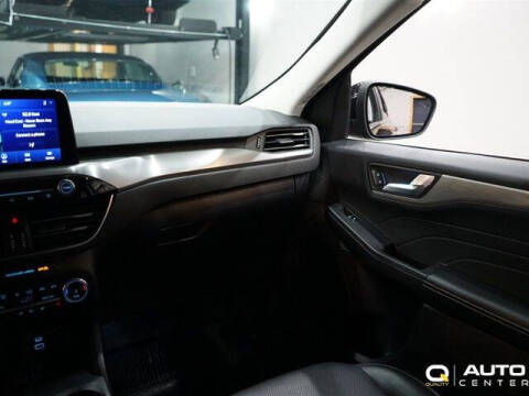 2022 Ford Escape Hybrid Titanium