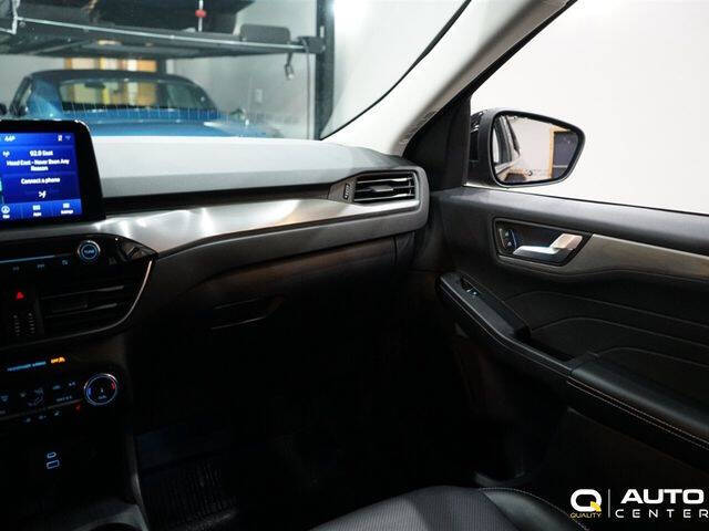 2022 Ford Escape Hybrid Titanium