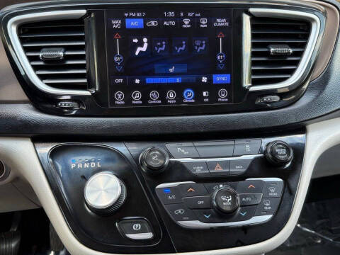 2017 Chrysler Pacifica Touring-L