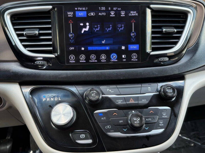 2017 Chrysler Pacifica Touring-L