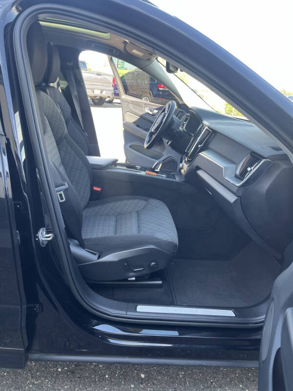 2023 Volvo XC60 B5 Core