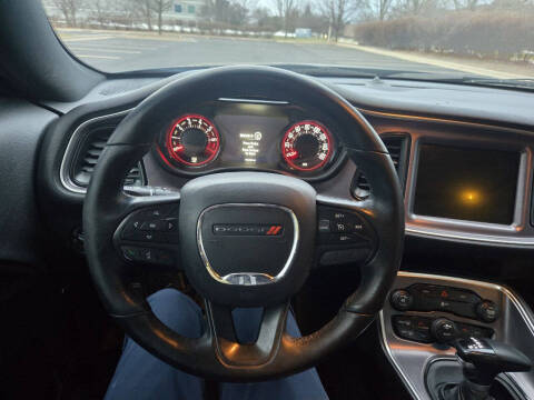 2016 Dodge Challenger SXT Plus