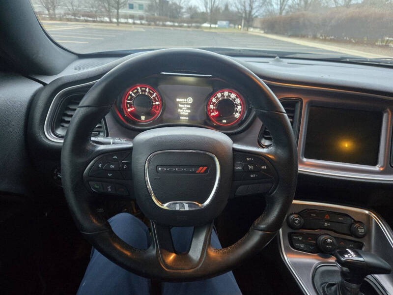 2016 Dodge Challenger SXT Plus