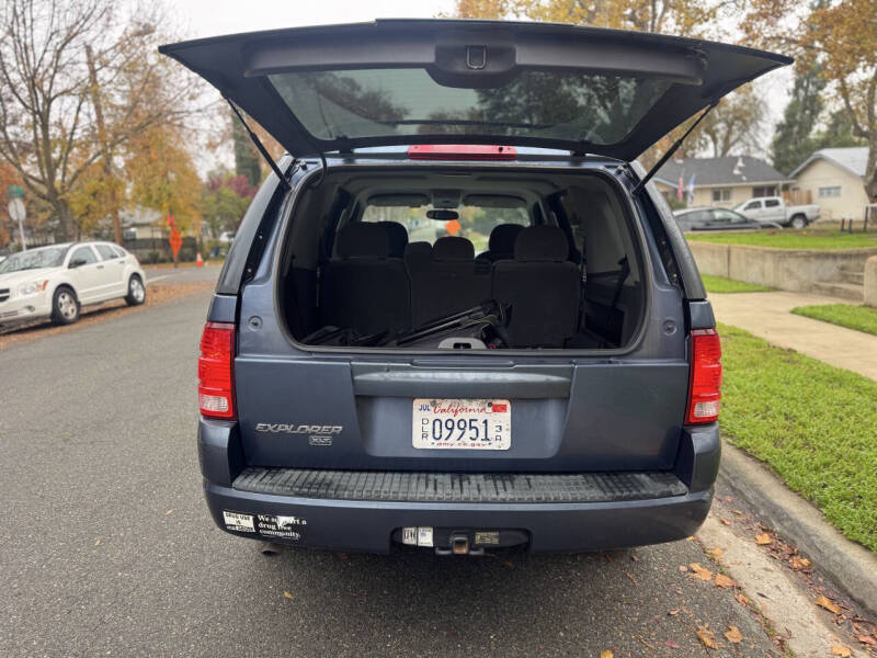 2004 Ford Explorer XLT