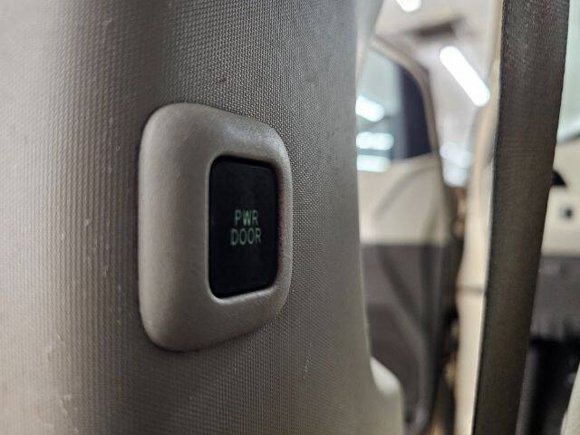 2014 Toyota Sienna LE 8-Passenger