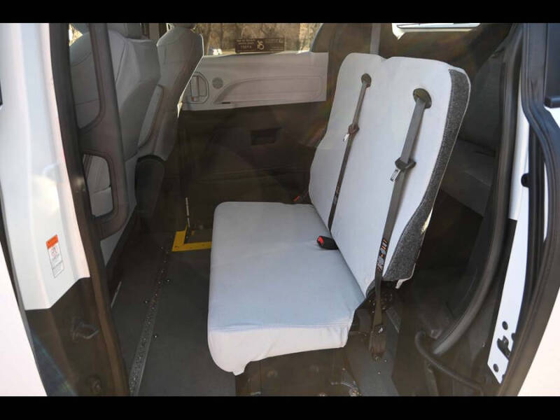 2025 Toyota Sienna LE 8-Passenger