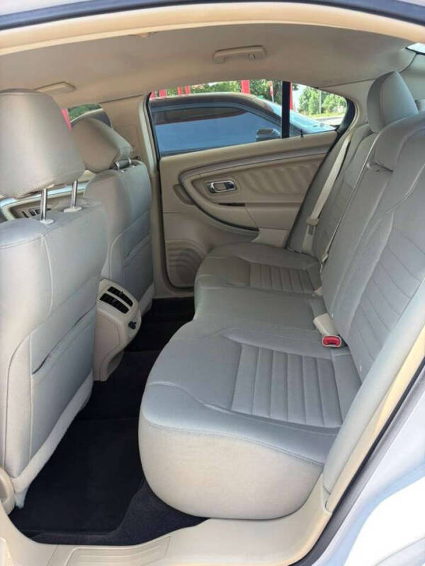 2018 Ford Taurus SE