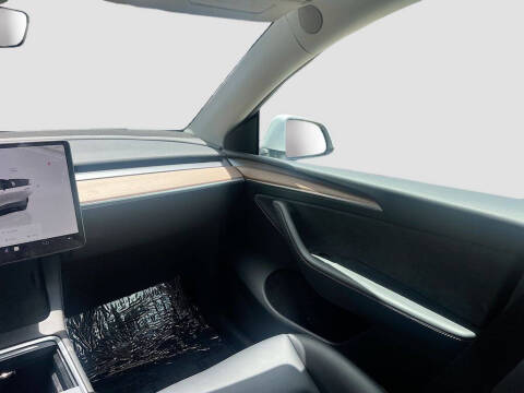 2025 Tesla Model Y Long Range
