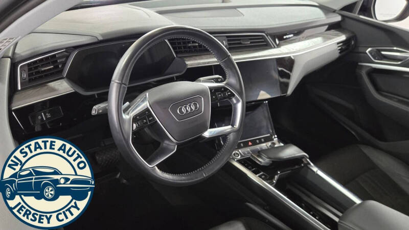 2021 Audi e-tron quattro Premium Plus