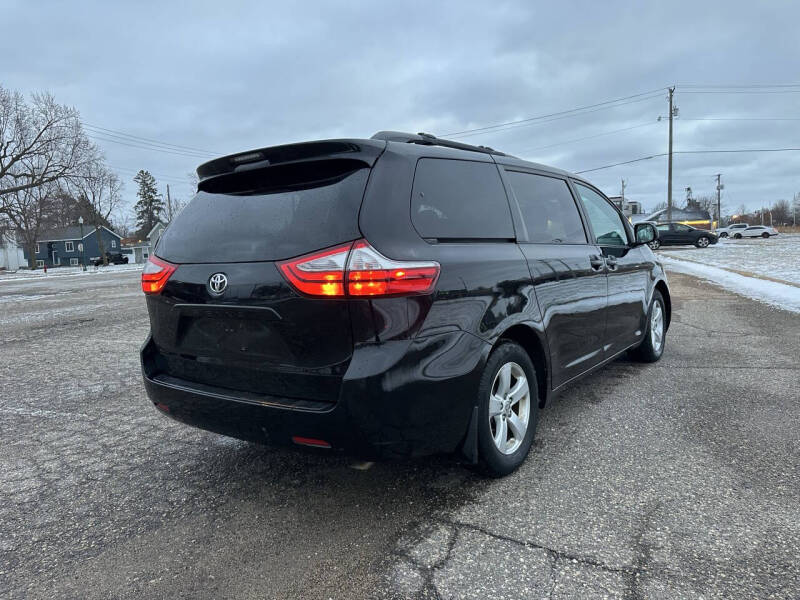 2017 Toyota Sienna LE 8-Passenger