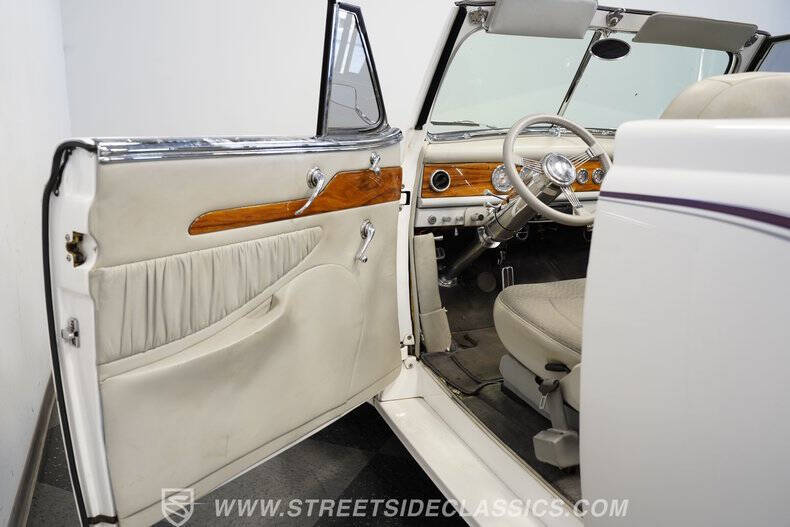 1947 Ford Deluxe