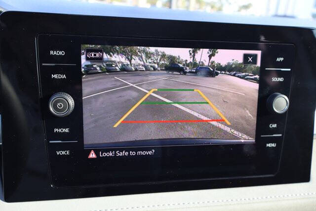 2025 Volkswagen Taos SE