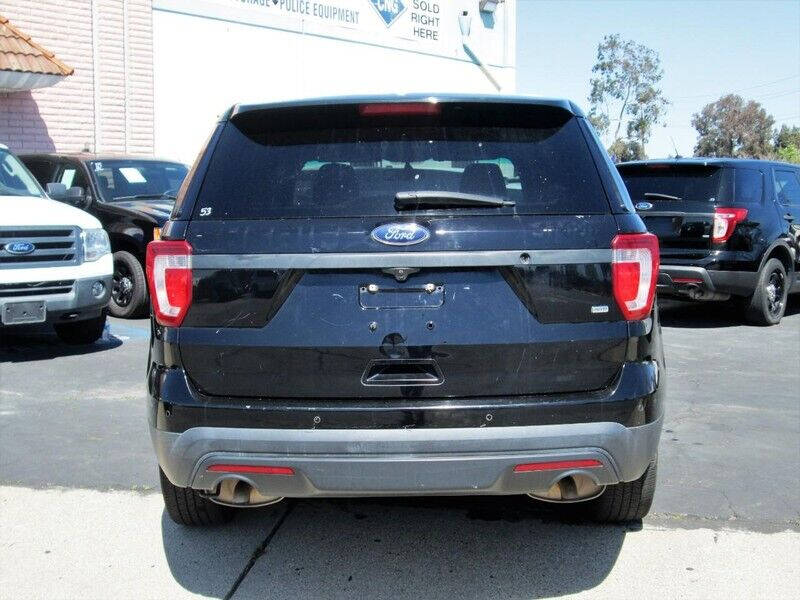 2017 Ford Explorer null photo 5