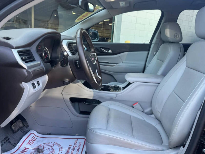 2023 GMC Acadia SLT