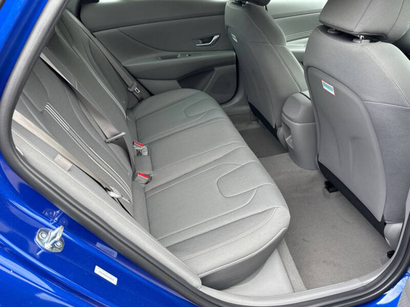 2025 Hyundai Elantra SEL Sport