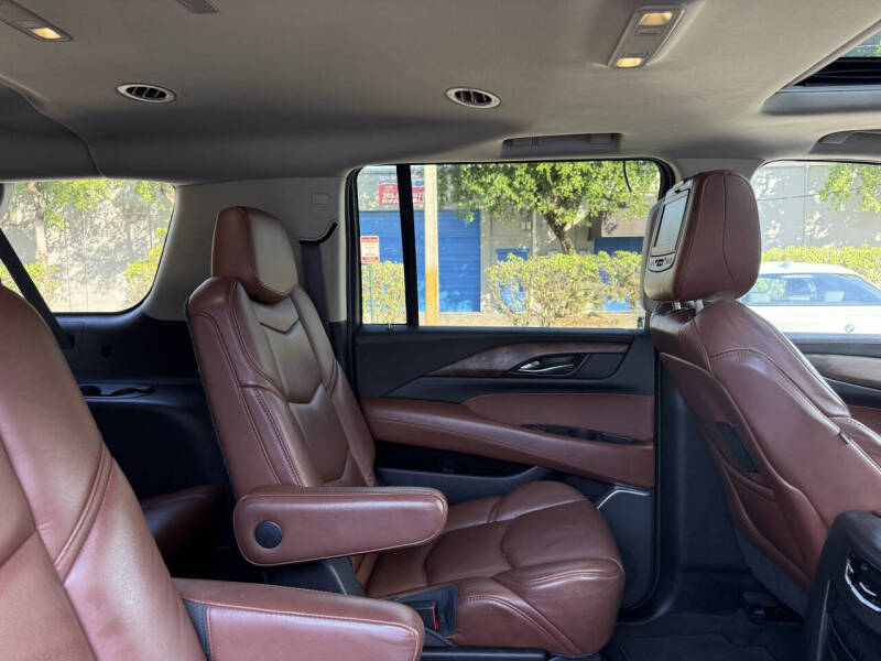 2017 Cadillac Escalade ESV Luxury