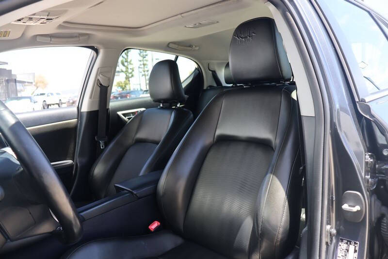 2011 Lexus CT 200h Premium