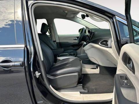 2024 Chrysler Pacifica Plug-In Hybrid Select