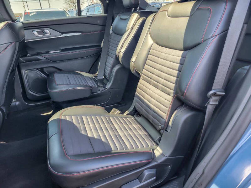 2025 Ford Explorer ST-Line