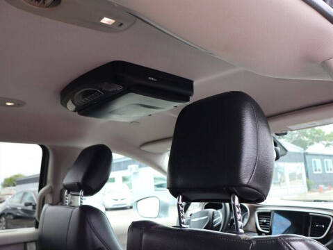 2017 Chrysler Pacifica Touring-L