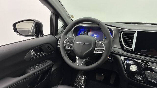 2025 Chrysler Pacifica Plug-In Hybrid