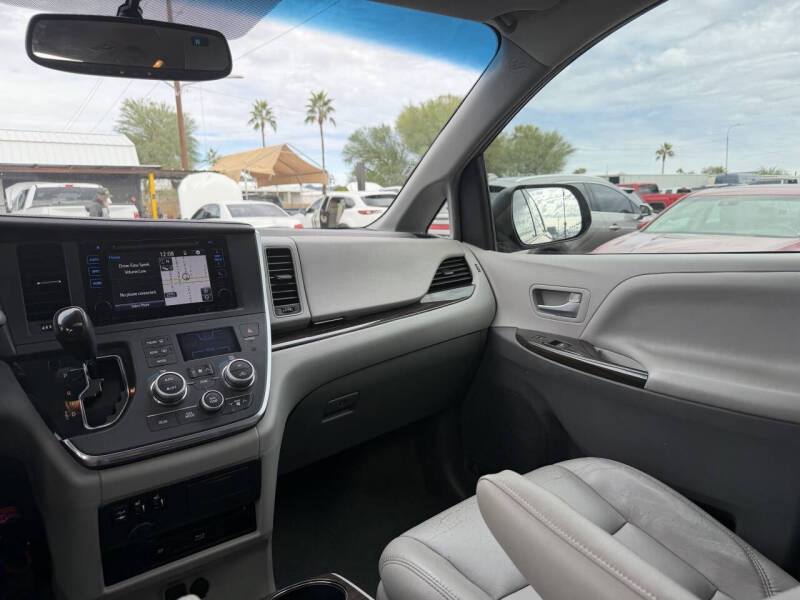 2016 Toyota Sienna XLE Premium 8-Passenger